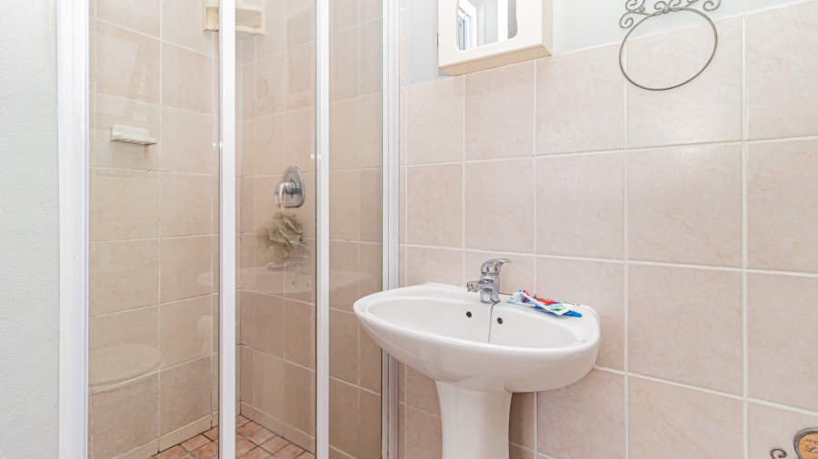 2 Bedroom Property for Sale in Vredekloof Western Cape